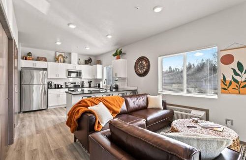 South Perry District Apartment | Brand New 2 Bed 2 Bath Near Perry District and DT