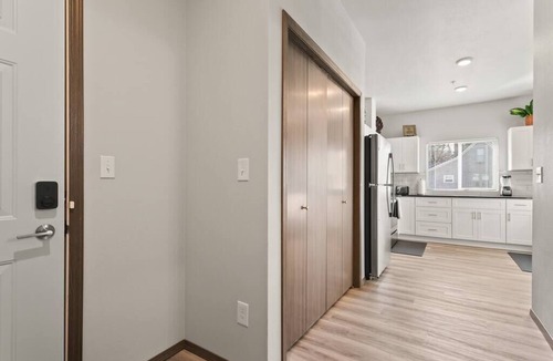 South Perry District Apartment | Brand New 2 Bed 2 Bath Near Perry District and DT!