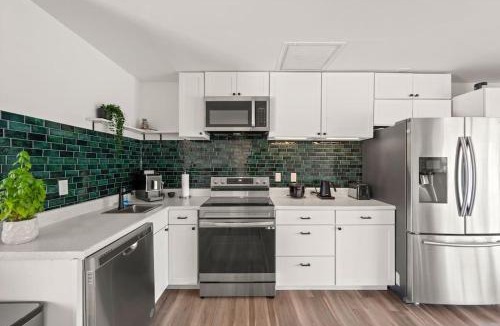 Bonita Springs Apartment | Brand New 2Bed in Bonita's Heart with Superb Patio and Garden