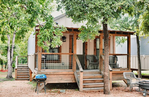 Seguin Cabin | Brand new Cabin with Pool, hot tub, kayaking, paddle boarding & hiking! - SG18
