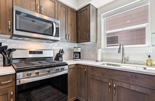 Boise House | Brand New Dog-Friendly Getaway! Perfectly Positioned for Boise Adventures! Walk to Grocery & More!
