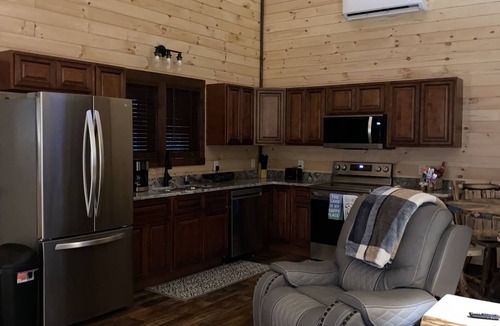Corinth Cabin | Brand New Lakefront Cabin with hot tub close to Ark Encounter