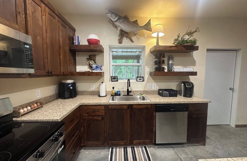 Sand Springs House | BRAND NEW Lodge Near Lake Keystone, Family Ready + BOAT Friendly 4pwgn