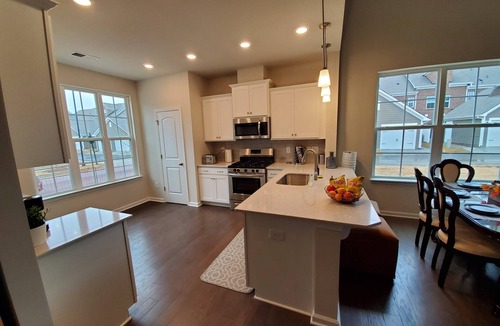 Stone Creek Ranch House | Brand new luxury townhouse in prime location in Ballantyne - Book now!