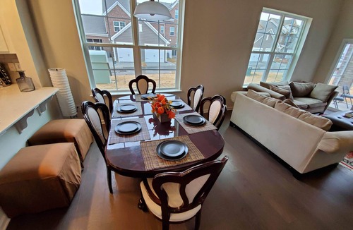 Stone Creek Ranch House | Brand new luxury townhouse in prime location in Ballantyne - Book now!