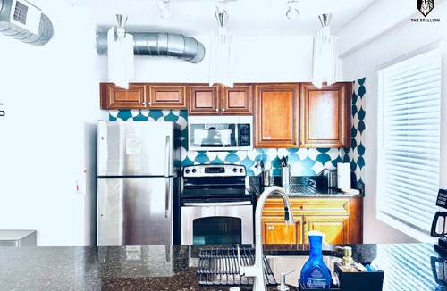 Downtown Memphis Apartment | BRAND NEW Modern Spacious Loft in Downtown with free parking