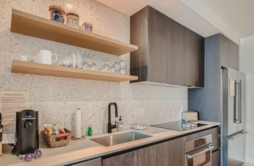 Rainey Street Historic District Condo | Brand New Rainey Street Condo w/City & Lake View