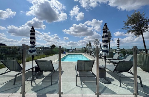 Wilshire Apartment | Brand New Studio in Koreatown with Parking, Pool, Study Room & 24/7 Doorman!