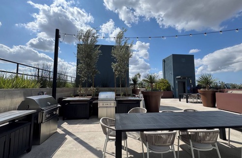 Wilshire Apartment | Brand New Studio in Koreatown with Parking, Pool, Study Room & 24/7 Doorman!