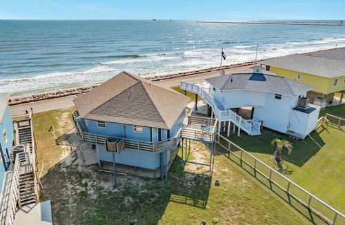 Surfside Beach House | Breakers Edge - Waterfront, 8 Sides of Sunshine!