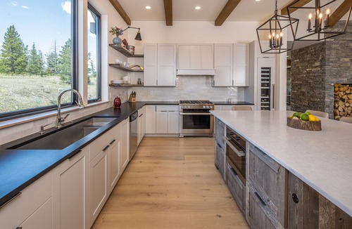 Antler Ridge Ski Chalet | Breathtaking Big Sky Luxury Retreat