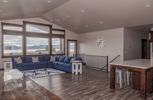 Sweetwater House | BREATHTAKING LAKE VIEW WITH PRIVATE BEACH ACCESS! NEXT TO GOLF COURSE!