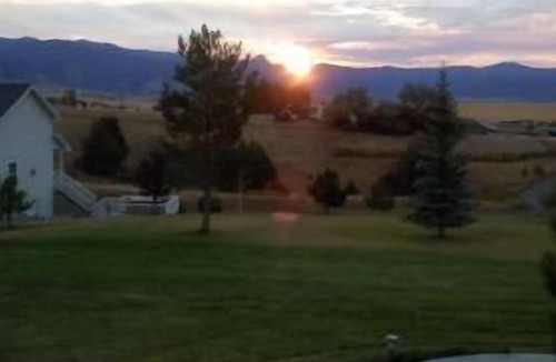 Belgrade House | Bridger View Bungalow hot tub under the stars