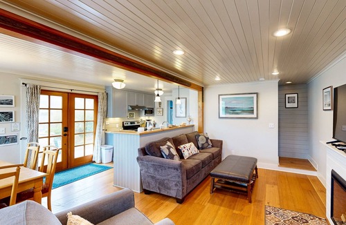 Rockaway Beach House | Bright & Airy Cottage Right in Town - Across Street from the Beach