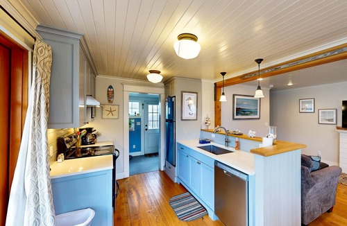 Rockaway Beach House | Bright & Airy Cottage Right in Town - Across Street from the Beach