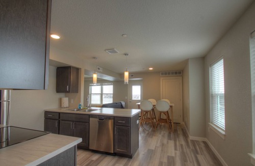 Farviews - Pattee Canyon Apartment | Bright and Modern 2 bedroom apartment with an AMAZING deck!