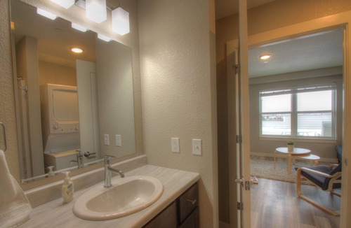 Farviews - Pattee Canyon Apartment | Bright and Modern 2 bedroom apartment with an AMAZING deck!