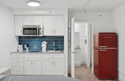 St. Johns Apartment | Bright and modern Centro Flats studio stay