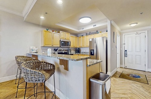 Dauphin Island Condo | Bright & beachy waterfront condo with pools, tennis, gym, spacious balcony & W/D