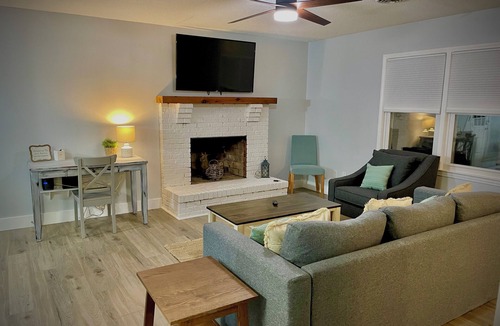 Murraysville House | Bright, cheerful, pet-friendly home + hot tub!
