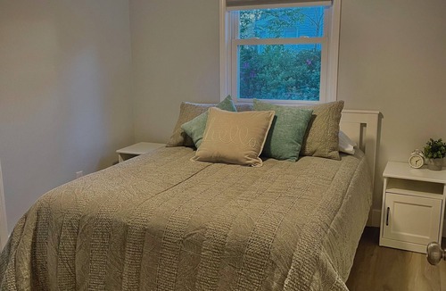 Murraysville House | Bright, cheerful, pet-friendly home + hot tub!