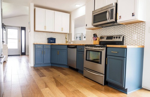 Cody House | Bright Spacious 5-bedroom house in wonderful Cody with AC & WiFi