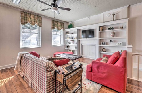 Spencer Apartment | Bright Spencer Apartment - Newly Renovated!
