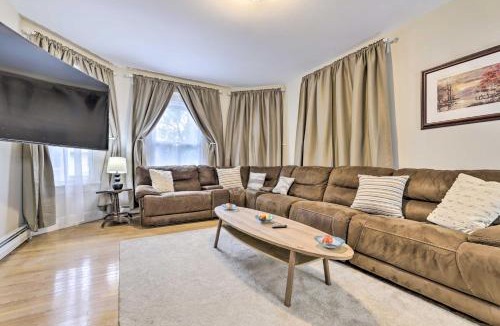 Memorial Square Apartment | Bright Springfield Apartment with 2 Balconies!