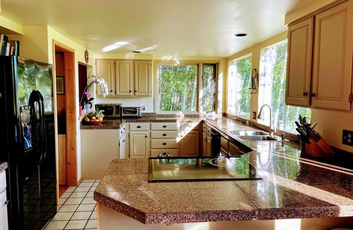 Jackson House | Bright & sunny house on open space close to Jackson. Discounts for longer stays!