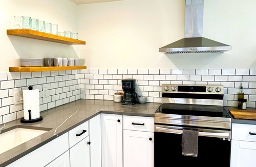 Harlow House | Bright & ultra clean family friendly home minutes from Autzen Stadium