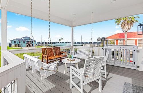 Creole House | Bring Your Boat! Lake Charles Home w/Dock & Lift