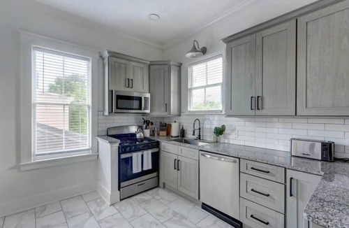 Historic District - North Apartment | Broad Flat, Modern | Relaxing | Walk to Everything