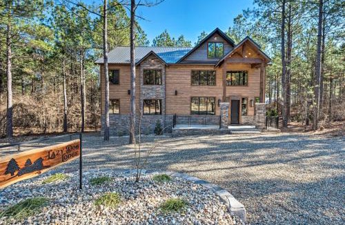 Hochatown House | Broken Bow Lazy Dog Lodge with Hot Tub, Pool Table