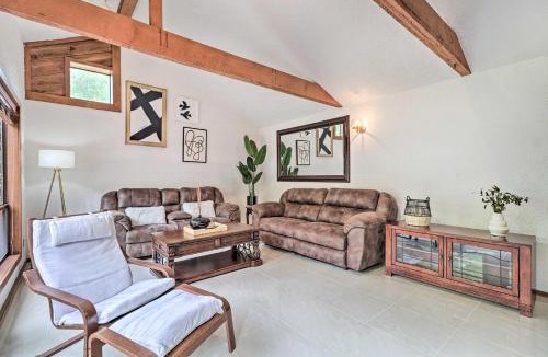 Briarcrest Estates House | Bryan Home w/Deck & Yard ~ 4 Mi to Texas A & M!