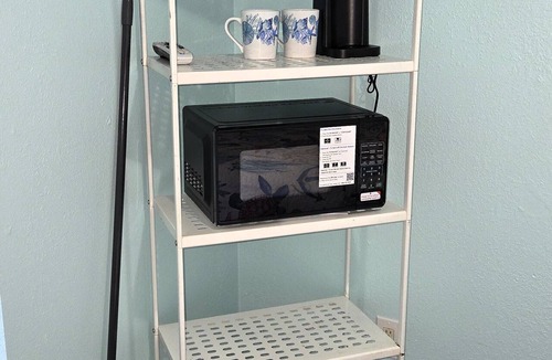 Shibui Sands Apartment | BSI111- Cozy Studio Sleeps 2, Pool, Walk to the Beach, Ocean Views, Dogs OK!