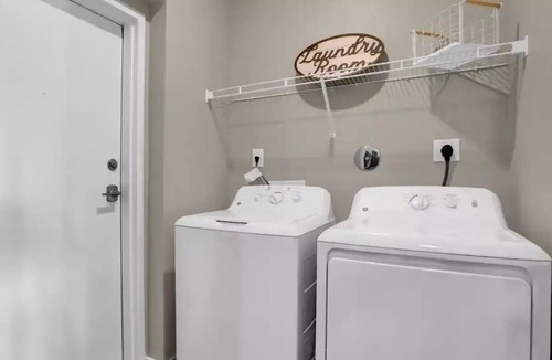 Lakes of Forest Hill Apartment | Buckingham Nest Master
