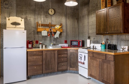 Wapiti Cabin | Buckshots Bunkhouse in the Wapiti Valley