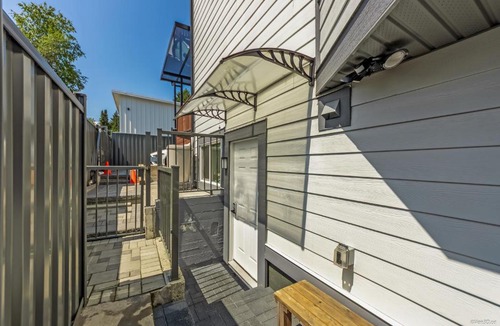 New Westminster Apartment | Budget Friendly 2 Bedroom Suite - Save on Weekly and Monthly Stays!