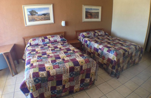 Georgian Acres Hotel | Budget Inn