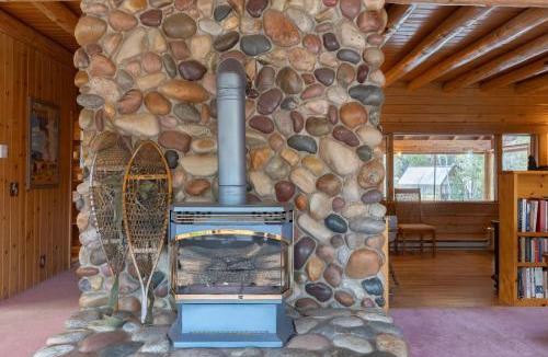 Island Park House | Buffalo Bliss by KABINO Riverfront Firepit Partial A/C Huge Views WiFi