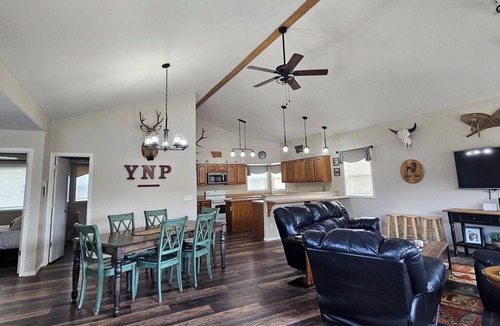 Gardiner House | Buffalo Trace Retreat - Outstanding Mountain Views, Close to Park