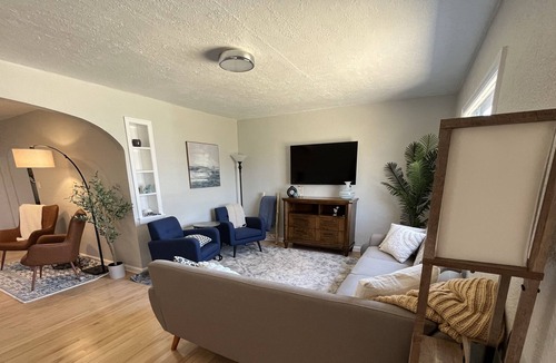 Riverfront House | Bunkhouse on Stephens Street - Perfect family house!