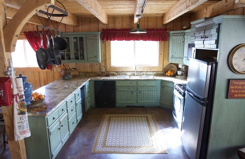 Grover Cabin | Butch Cassidy Country Ranch Stay near Capitol Reef