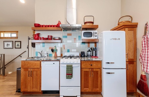 Sweetwater House | Butch’s HideOut - A Cozy Retreat For Two