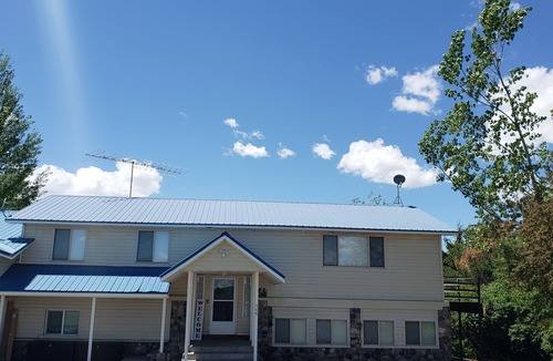 St. Anthony House | BYU-I, Yellowstone, Sand dunes, Riverfront, ENDLESS HOT WATER, Teton Views, Room