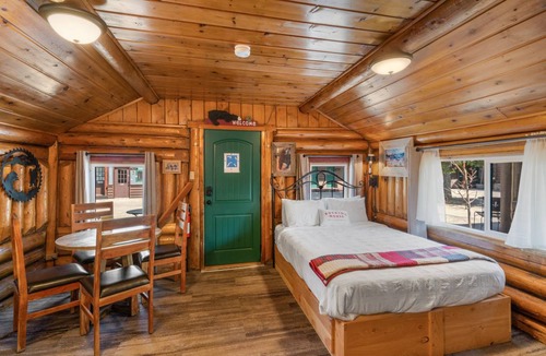 West Yellowstone Cabin | Cabin ∙ 1 bedroom ∙ 4 guests