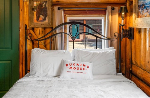 West Yellowstone Cabin | Cabin ∙ 1 bedroom ∙ 4 guests