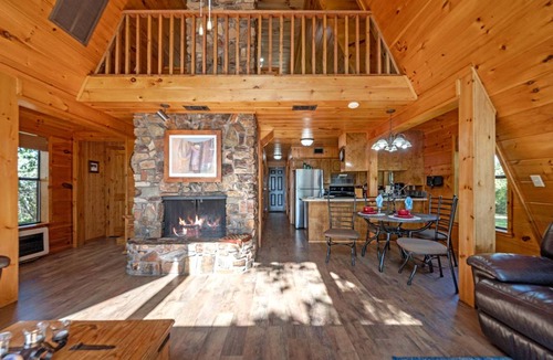 Smithville Cabin | Cabin ∙ 1 bedroom ∙ 4 guests