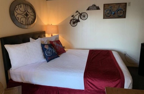 Helena Cabin | Cabin 21 - Bicycle Retreat
