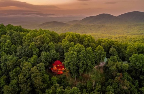 Walnut Mountain Cabin | Cabin ∙ 3 bedrooms ∙ 8 guests